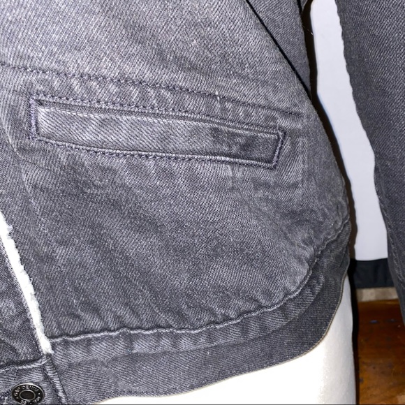 Gap black Jean jacket with fur inside - Picture 7 of 16